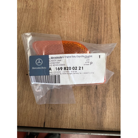 A1698200221,Piloto intermitente Mercedes